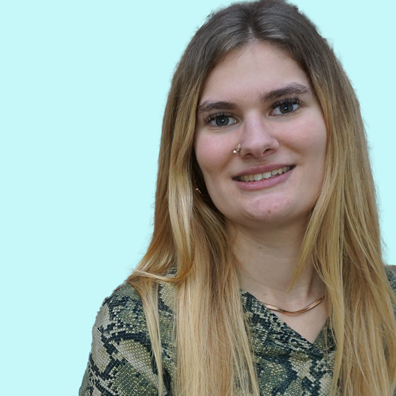 Portrait von Lara Kremer, Ansprechpartnerin Praktikum & Ausbildung